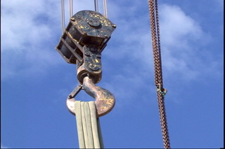 CHAINS, CRANES, SLINGS, AND HOISTS (Gory Story) - 12 Min. - Click Image to Close