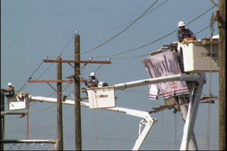 BUCKET TRUCK SAFETY - 13 Min. - Click Image to Close